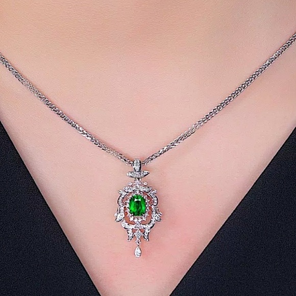 Emerald Green Sterling Silver Crystal Pendant Charm Necklace - Picture 4 of 5